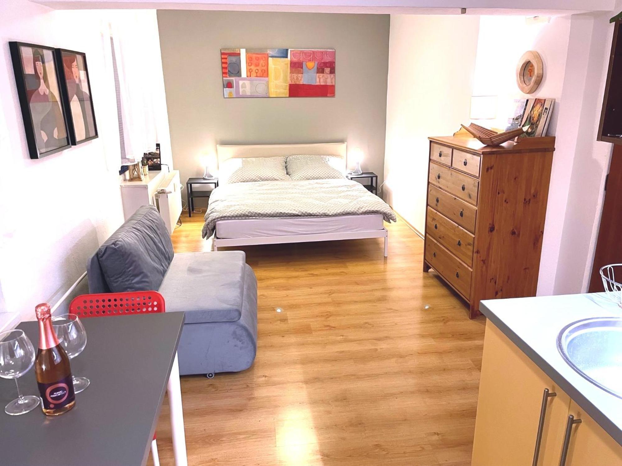 Appartamento Charming Studio In The Old Town Bratislava Esterno foto
